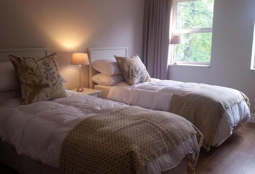 Hotel Amberhall Guesthouse