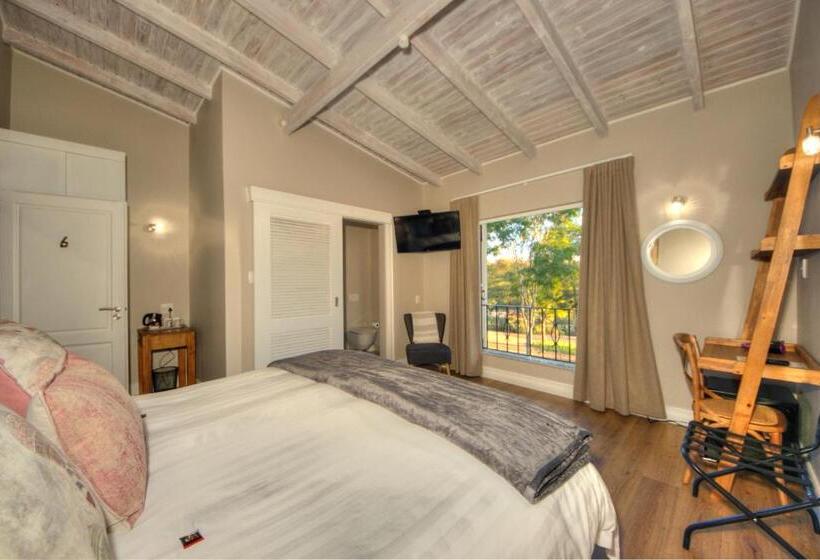 Hotel Amberhall Guesthouse