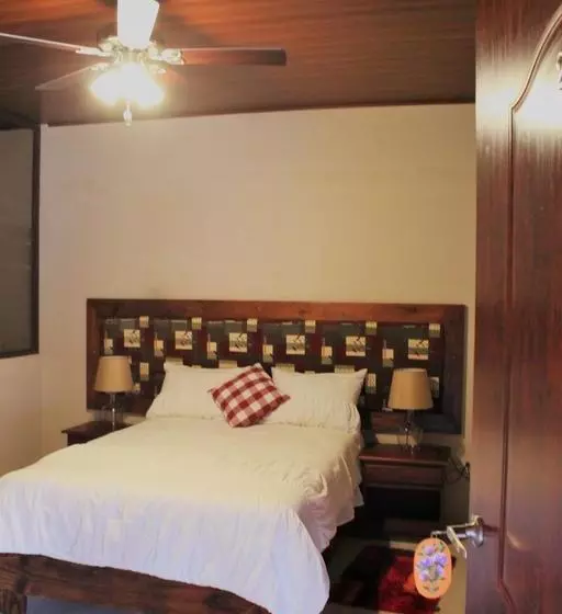 ホテル La Serrania