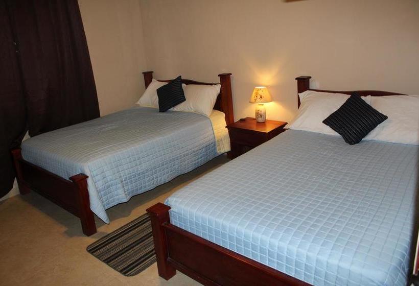 ホテル La Serrania