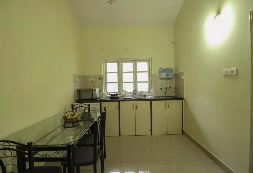 ホテル Oyo 10093 Home Pool View 1bhk Calangute