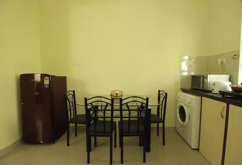 ホテル Oyo 10093 Home Pool View 1bhk Calangute