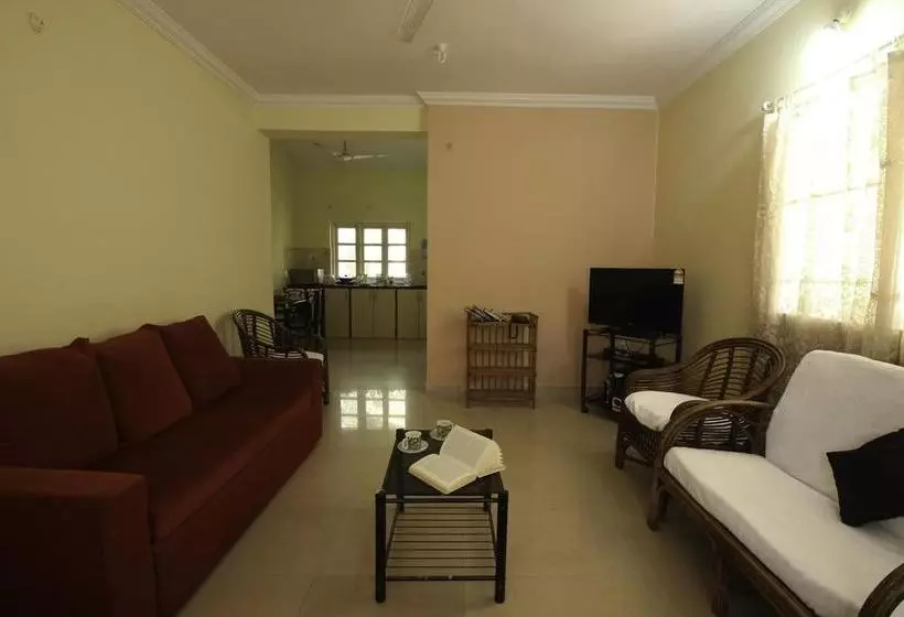 ホテル Oyo 10093 Home Pool View 1bhk Calangute
