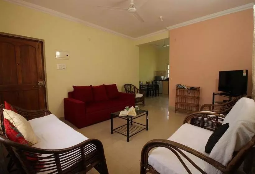 ホテル Oyo 10093 Home Pool View 1bhk Calangute