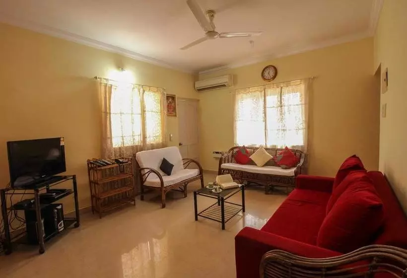 ホテル Oyo 10093 Home Pool View 1bhk Calangute