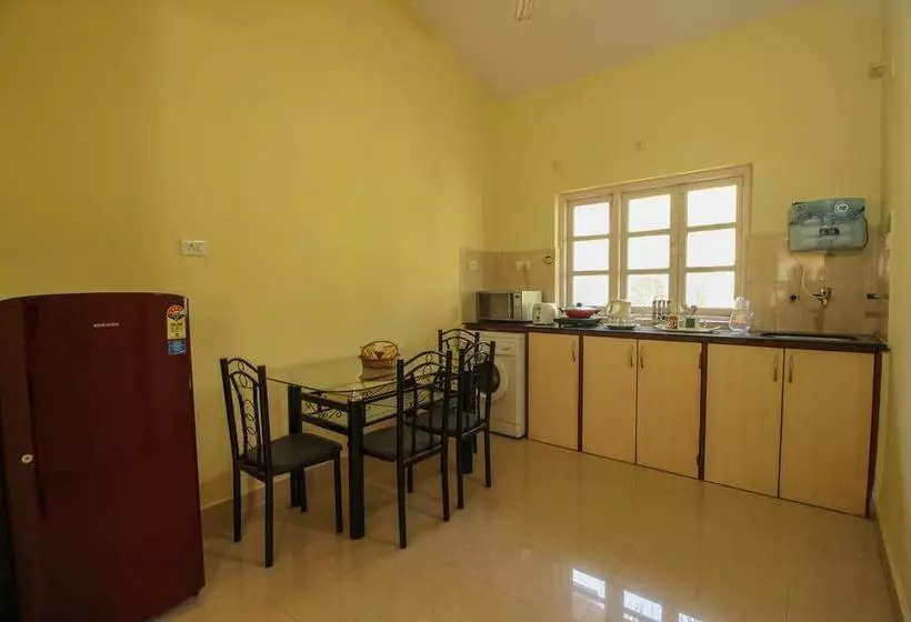 ホテル Oyo 10093 Home Pool View 1bhk Calangute