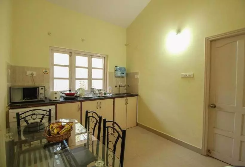 ホテル Oyo 10093 Home Pool View 1bhk Calangute