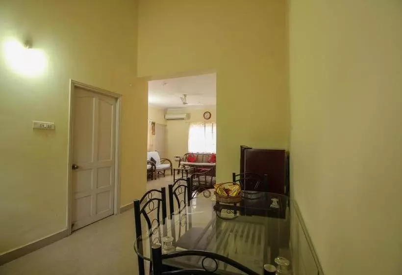 ホテル Oyo 10093 Home Pool View 1bhk Calangute