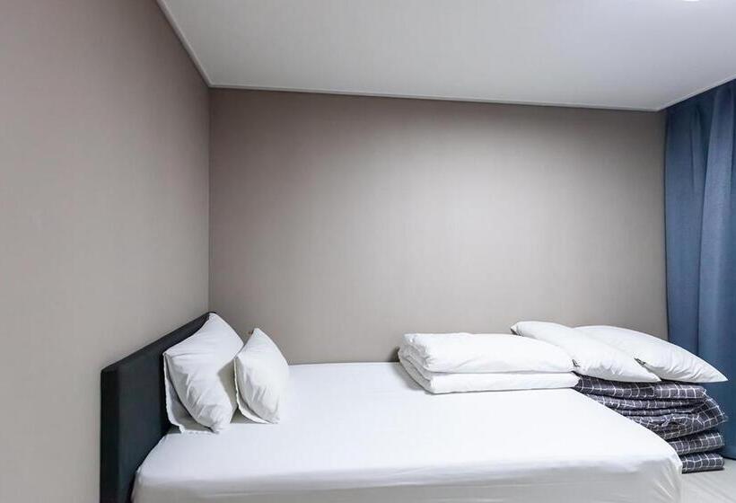 Seomyeon Brown Dot Hotel Gold