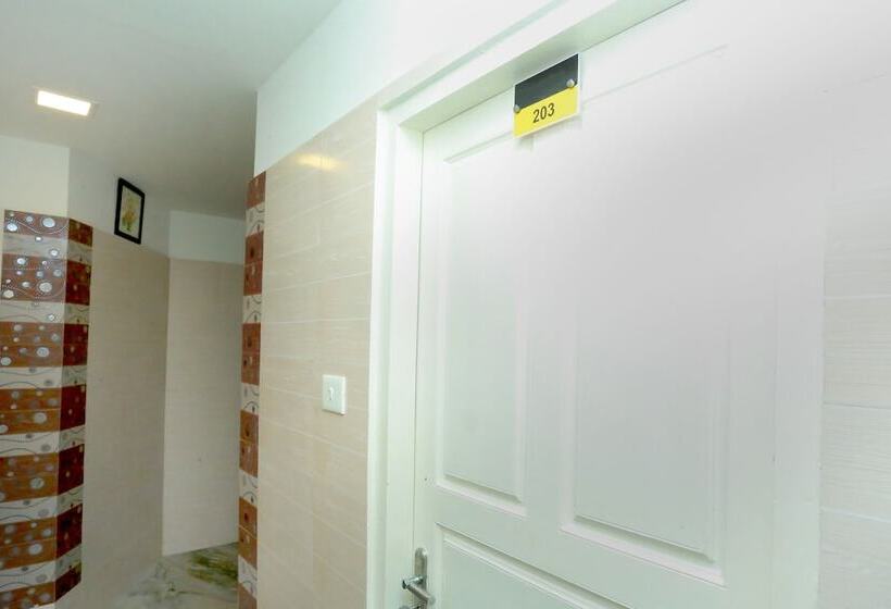 Oyo 10278 Hotel Caprice Residency