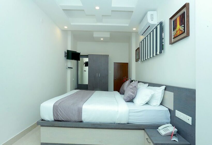 Oyo 10278 Hotel Caprice Residency