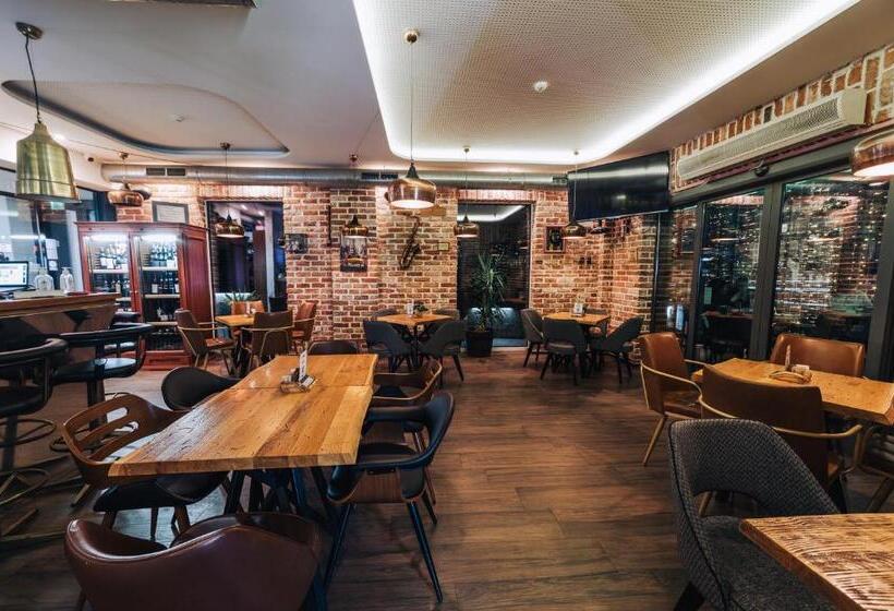 Urbanista Hotel & Bar