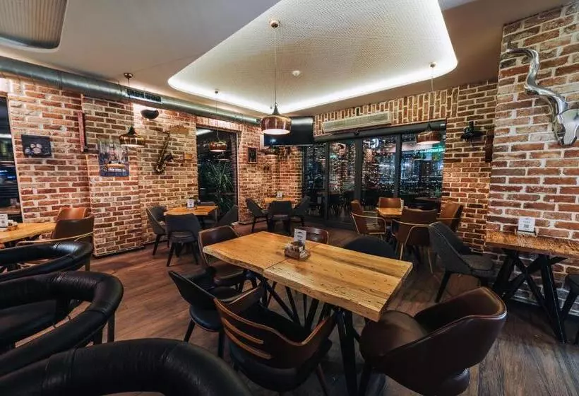 Urbanista Hotel & Bar