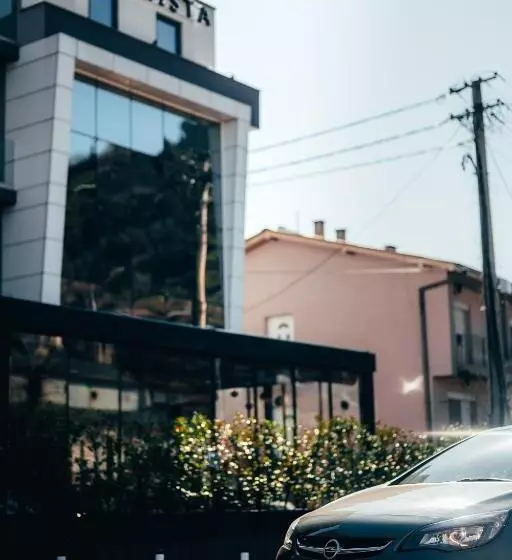 Urbanista Hotel & Bar