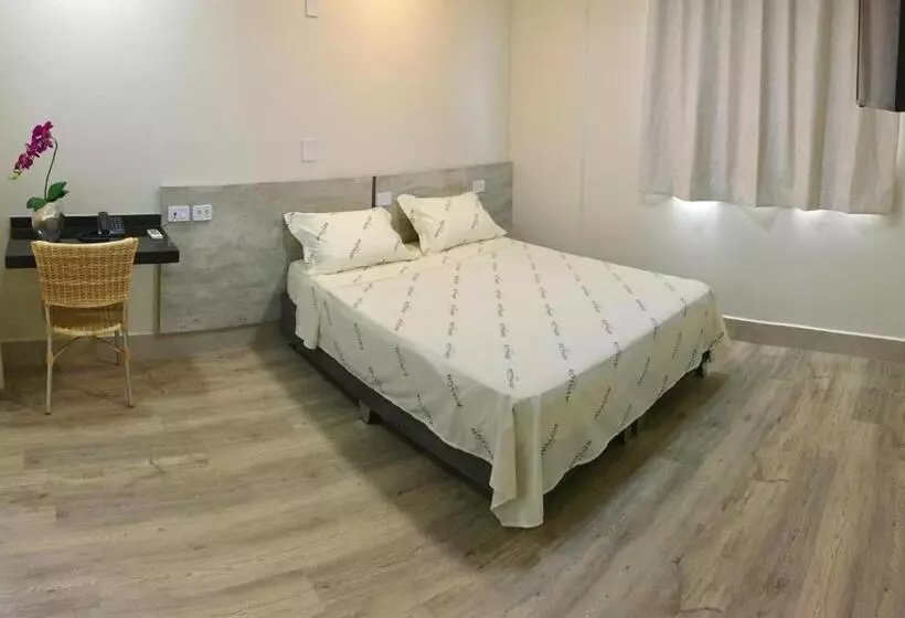 ホテル Avalon Maringá Econômico