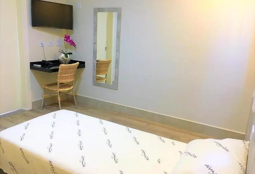 ホテル Avalon Maringá Econômico