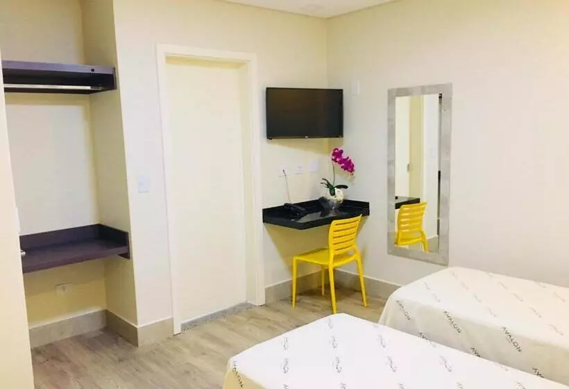 ホテル Avalon Maringá Econômico