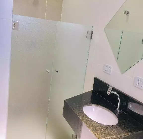 ホテル Avalon Maringá Econômico