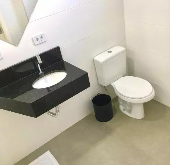 ホテル Avalon Maringá Econômico