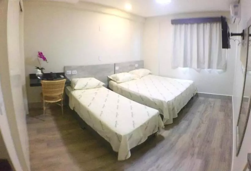 ホテル Avalon Maringá Econômico