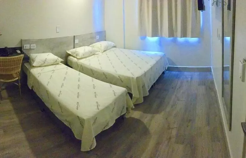 ホテル Avalon Maringá Econômico