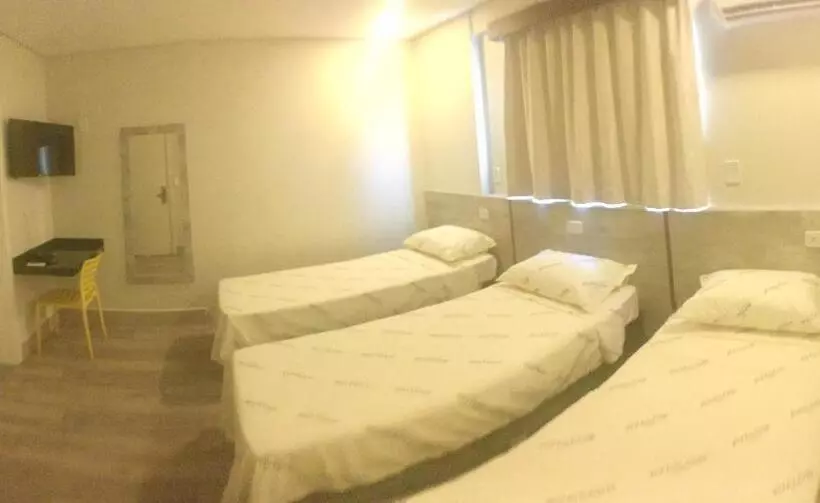 ホテル Avalon Maringá Econômico