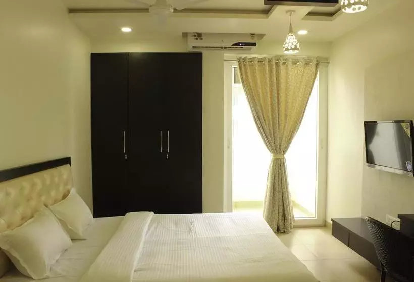 ホテル Oyo 9714 Home Pool View 1 Bhk Siolim