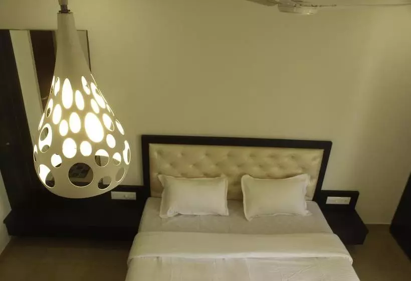 ホテル Oyo 9714 Home Pool View 1 Bhk Siolim