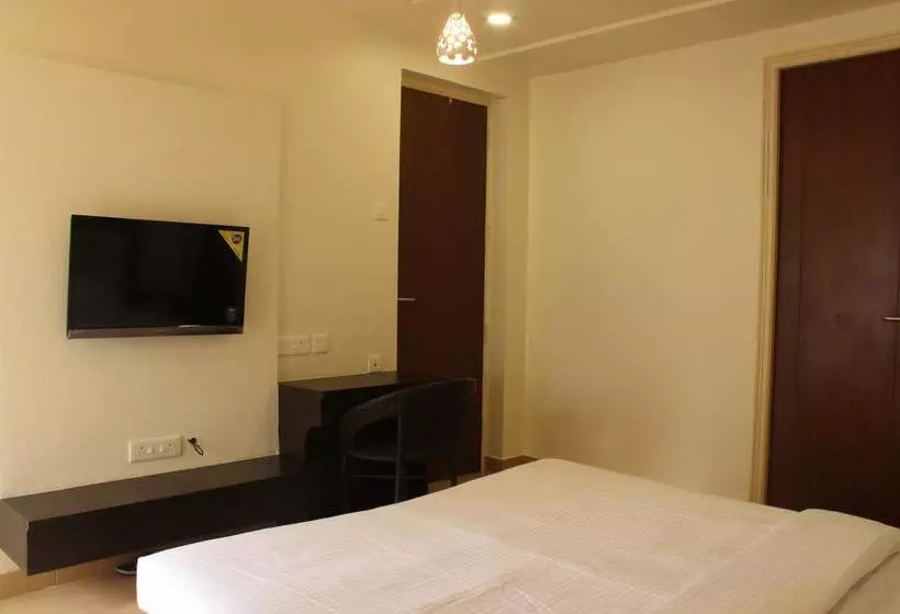 ホテル Oyo 9714 Home Pool View 1 Bhk Siolim