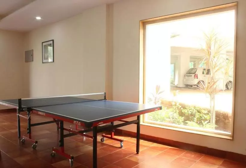 ホテル Oyo 9714 Home Pool View 1 Bhk Siolim