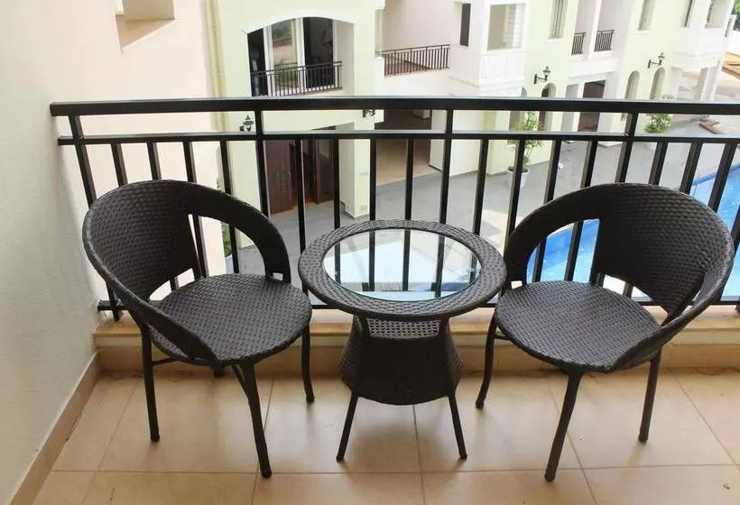 ホテル Oyo 9714 Home Pool View 1 Bhk Siolim