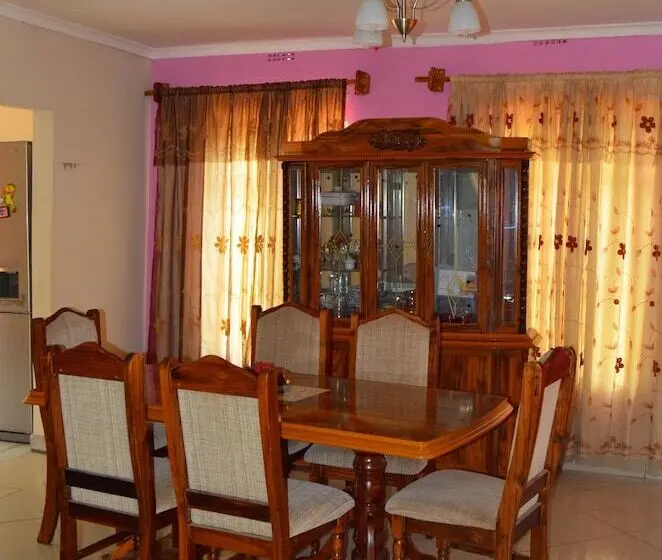پانسیون Chobe Kulotu Guest House