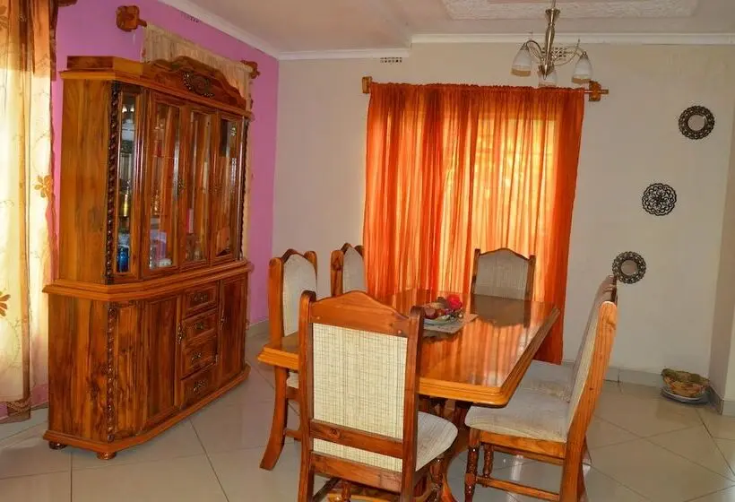 پانسیون Chobe Kulotu Guest House