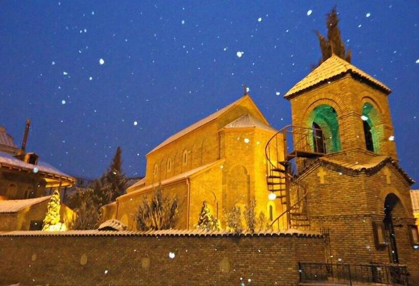 تختخواب و صبحانه Albatros