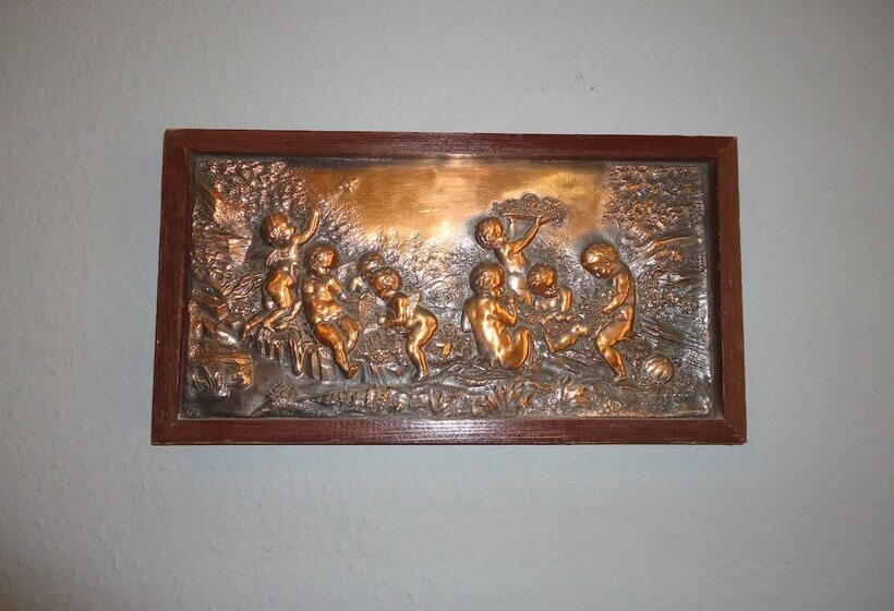 تختخواب و صبحانه Albatros