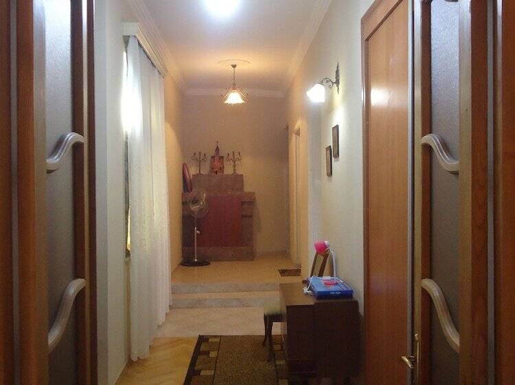 تختخواب و صبحانه Albatros