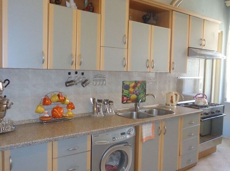 تختخواب و صبحانه Albatros