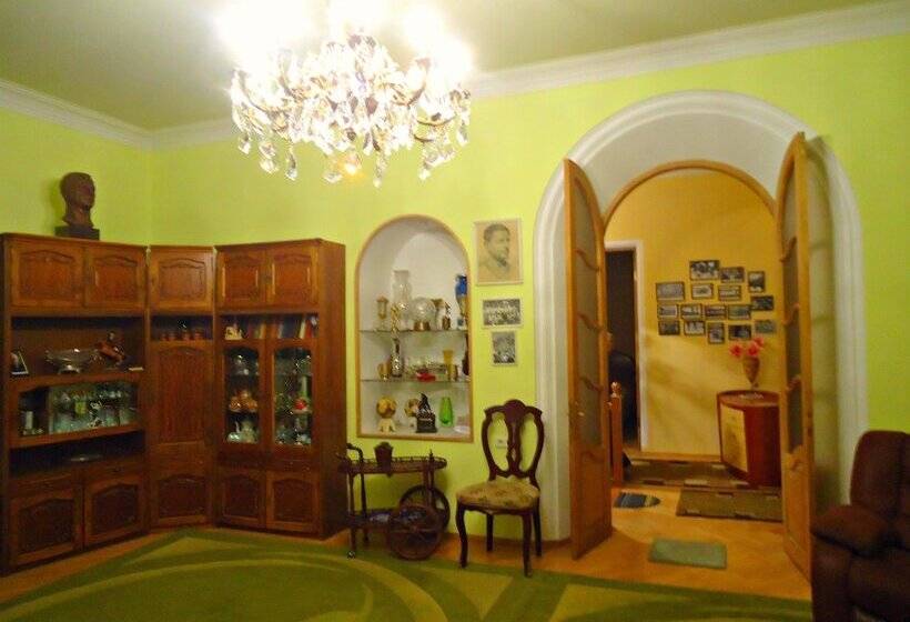 تختخواب و صبحانه Albatros