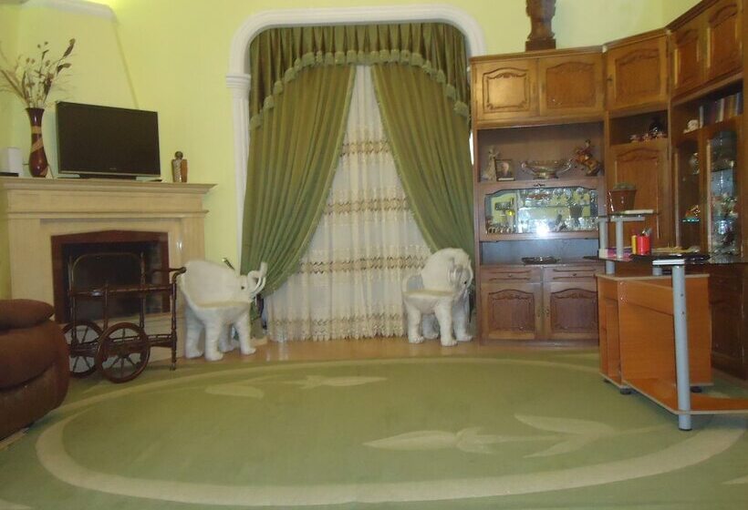 تختخواب و صبحانه Albatros