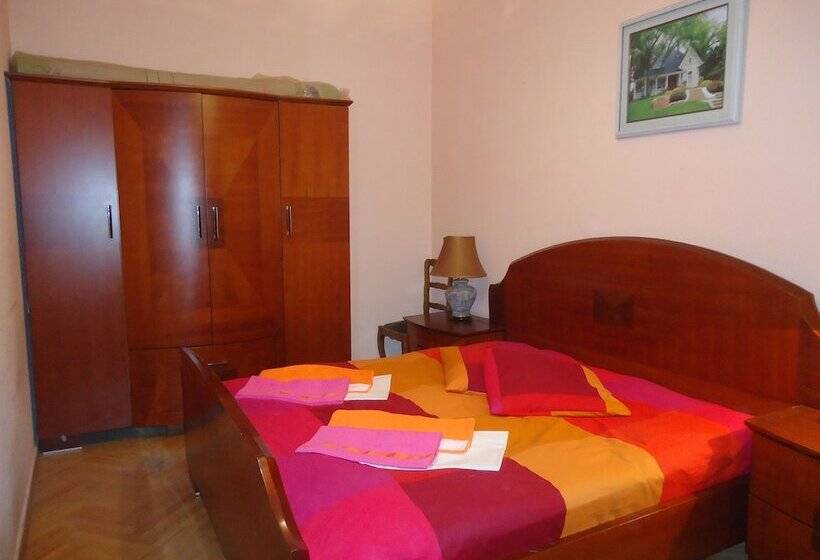 تختخواب و صبحانه Albatros