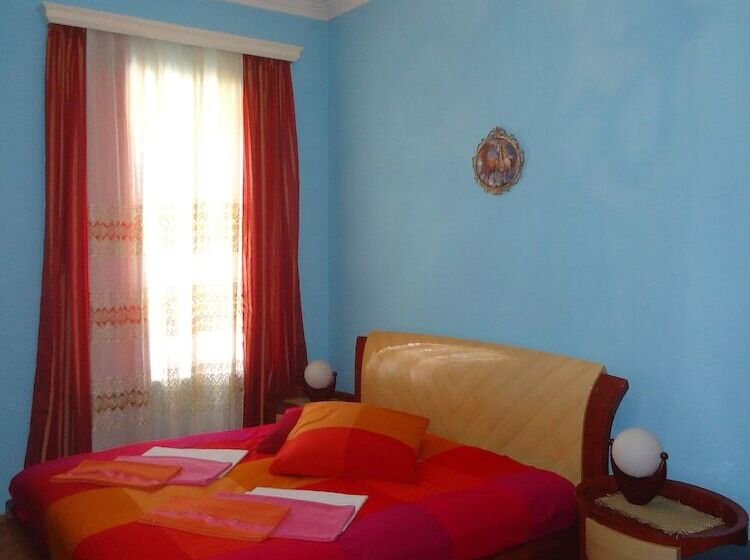 تختخواب و صبحانه Albatros