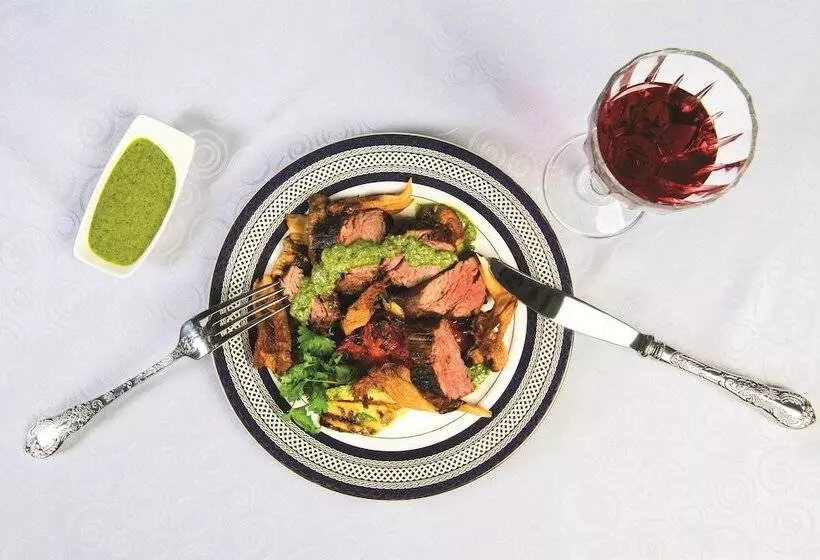 ホテル Golden Tulip Borjomi