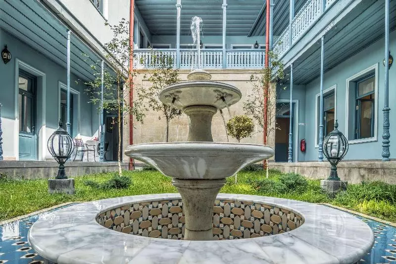 ホテル Golden Tulip Borjomi