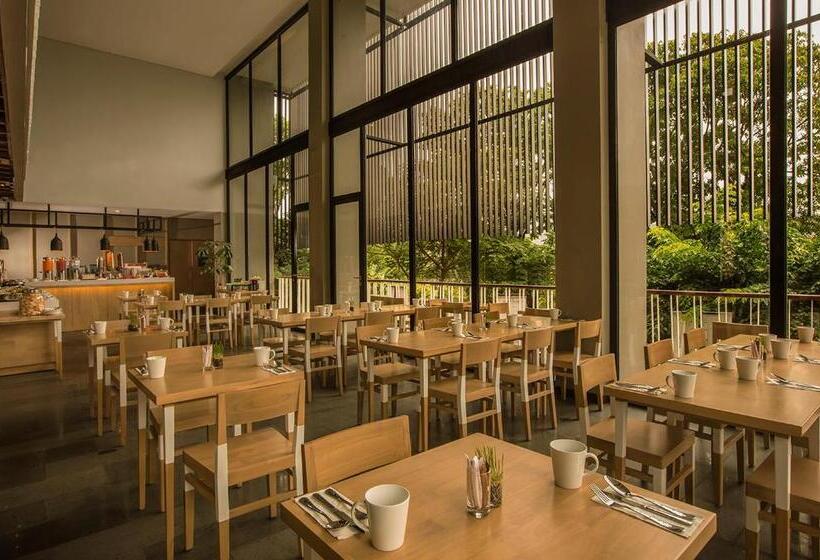 Up Peak Hotel Simpang Lima Semarang Formerly Ha Ka Simpanglima Hotel Semarang