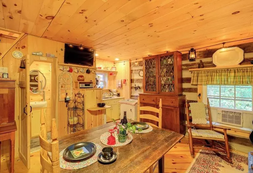 9 Mi To Creeper Trail: Woodsy Abingdon Cabin