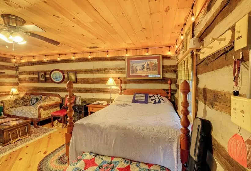 9 Mi To Creeper Trail: Woodsy Abingdon Cabin