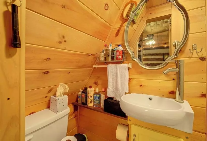9 Mi To Creeper Trail: Woodsy Abingdon Cabin