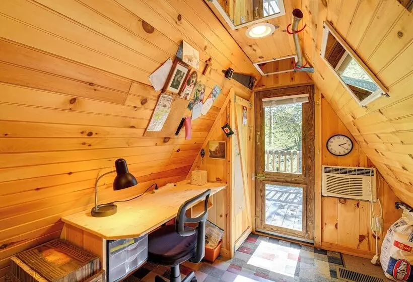9 Mi To Creeper Trail: Woodsy Abingdon Cabin