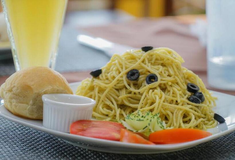 הוסטל Heliconias Rainforest Lodge