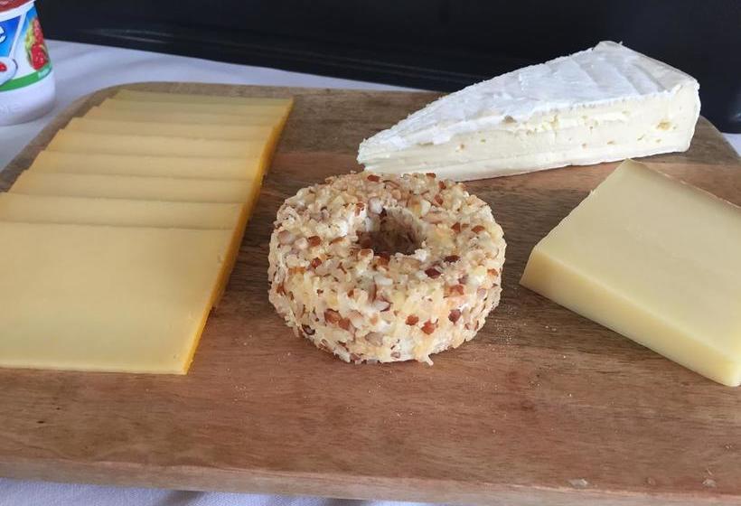 تختخواب و صبحانه Huyze Peppins